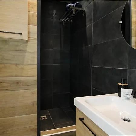 Homey Cozy - New / Centre / Balcon Privé / Proche Geneve *