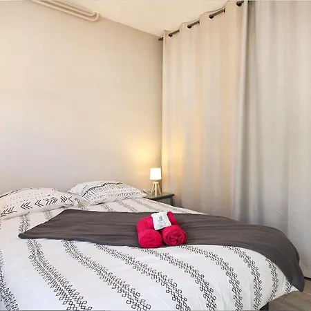 Homey Cozy - New / Centre / Balcon Privé / Proche Geneve